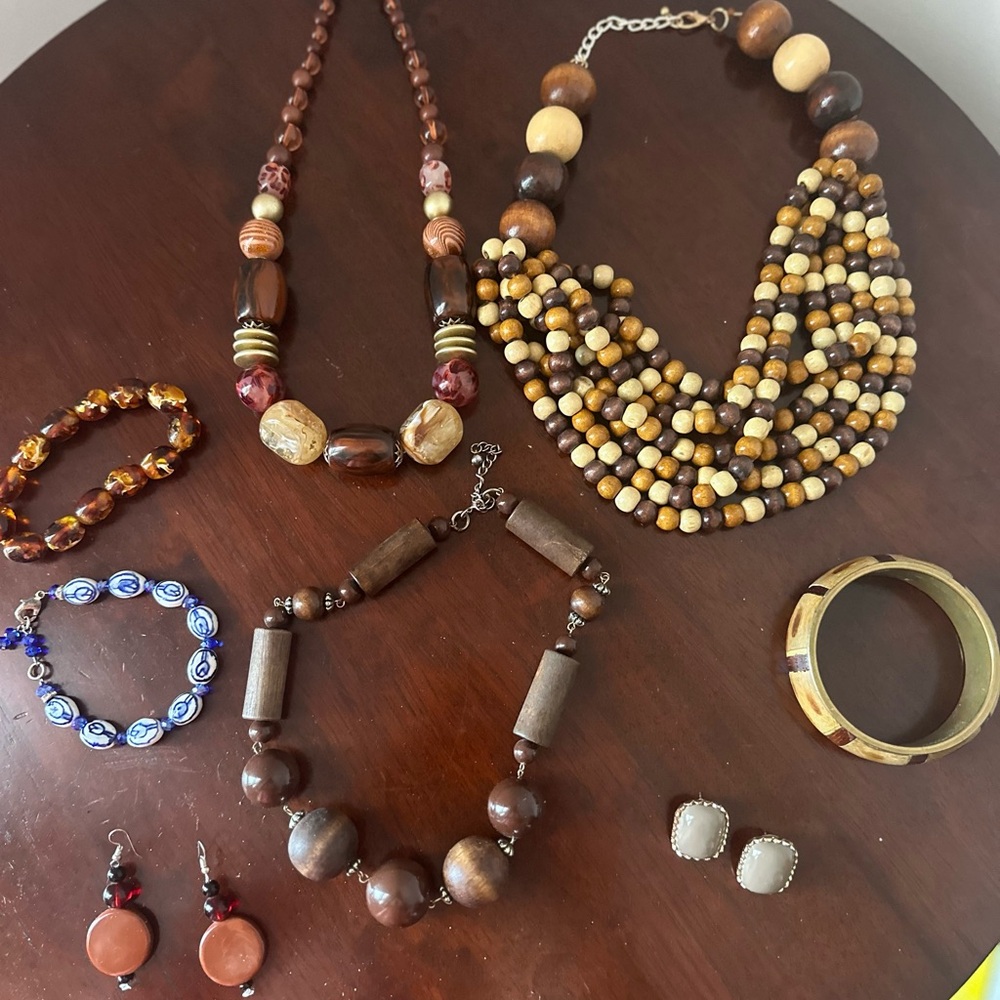 Elegant Wooden Bead Jewelry Set
